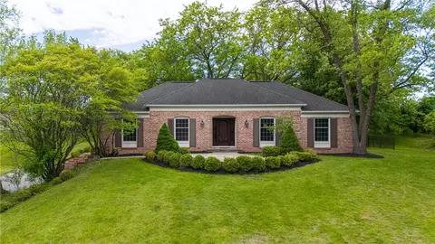 36 Locke Dr, Pittsford, NY 14534