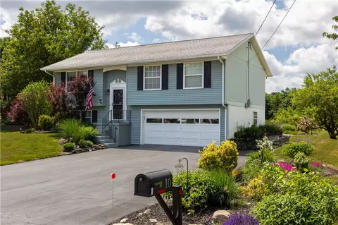 Exterior - 10 Mountview Rd E, Bath, NY 14810 photo 2 of 9