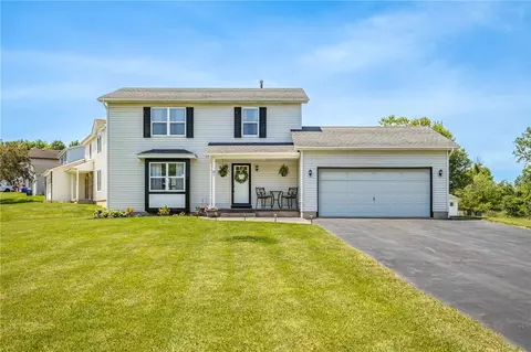 81 Cheshire Ln, Gates, NY 14624