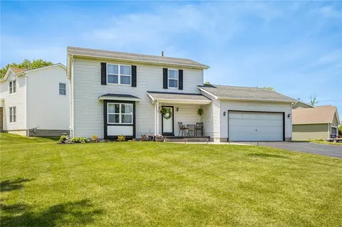 81 Cheshire Ln, Gates, NY 14624