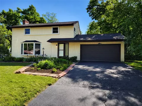 10 Blossom Cir W, Brighton, NY 14610