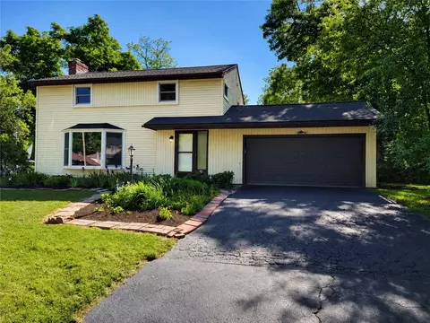 10 Blossom Cir W, Brighton, NY 14610