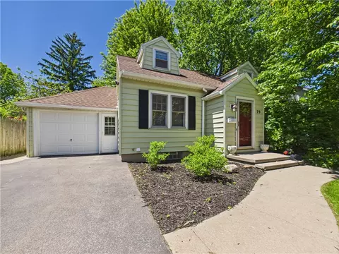 79 Ridgewood Dr, Irondequoit, NY 14622