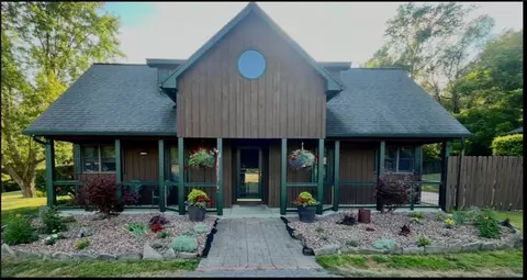 8058 W Hollow Rd, Naples, NY 14512