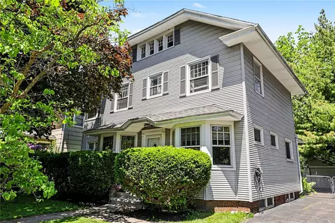 44 Rawlinson Rd, Irondequoit, NY 14617