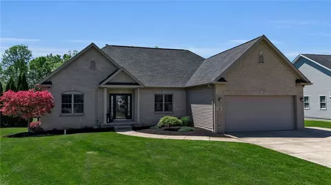 38 Nicholas Ln, Lancaster, NY 14086