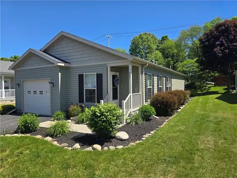 6671 Daffodil Dr, Bath, NY 14810