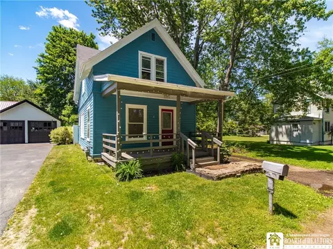 2 Crescent Ave, Busti, NY 14750