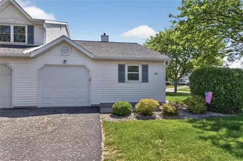 31 Chestnut Ct #D, Parma, NY 14468