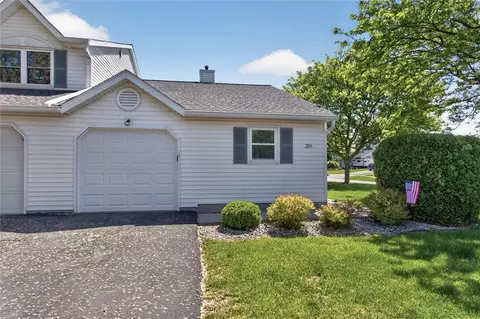 31 Chestnut Ct #D, Parma, NY 14468