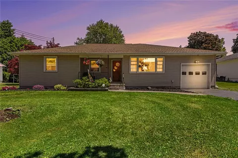 49 Sackett St, Seneca Falls, NY 13148