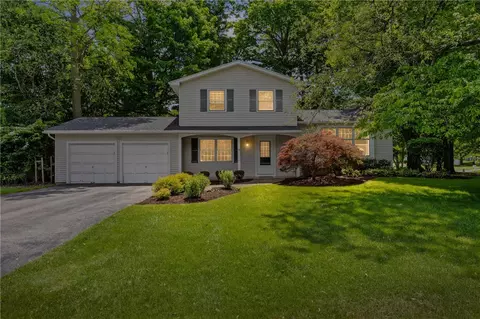 6149 Barkwood Ct, Farmington, NY 14425