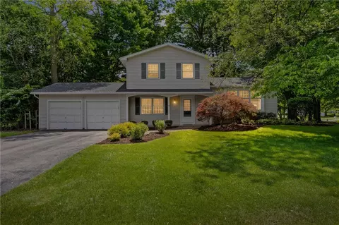 6149 Barkwood Ct, Farmington, NY 14425