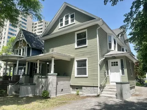 75 Alexander St, Rochester, NY 14620