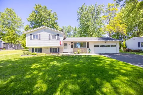 22 Putting Green Ln, Perinton, NY 14526