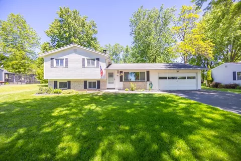 22 Putting Green Ln, Perinton, NY 14526