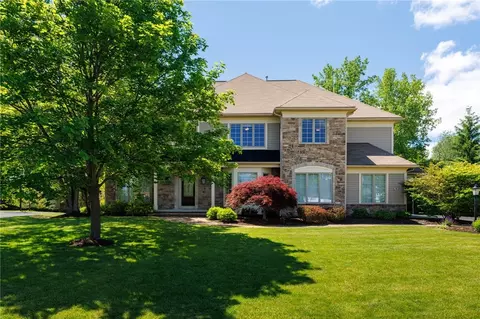 9 Harvest Gln, Pittsford, NY 14534