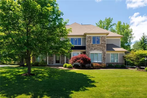 9 Harvest Gln, Pittsford, NY 14534