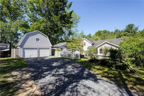 299 Log Cabin Rd, Victor, NY 14564