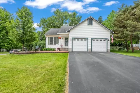 31 Cheshire Ln, Gates, NY 14624