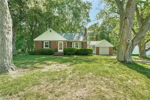 606 Bay Rd, Webster, NY 14580
