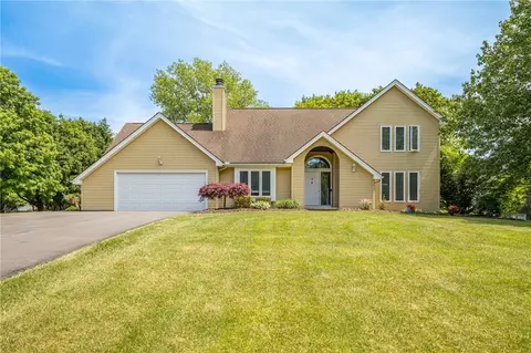 9 Rolling Plns, Honeoye Falls, NY 14472