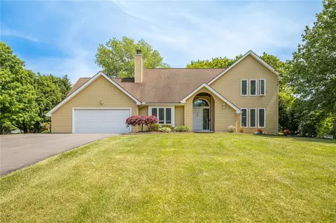 9 Rolling Plns, Honeoye Falls, NY 14472