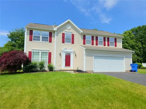 60 Kemp Dr, Macedon, NY 14502
