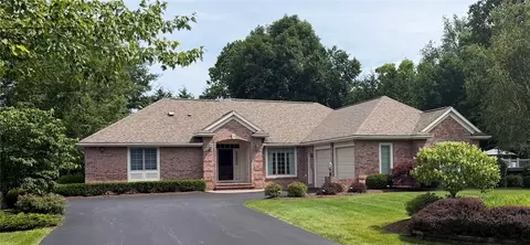 34 Crossbow Dr, Penfield, NY 14526