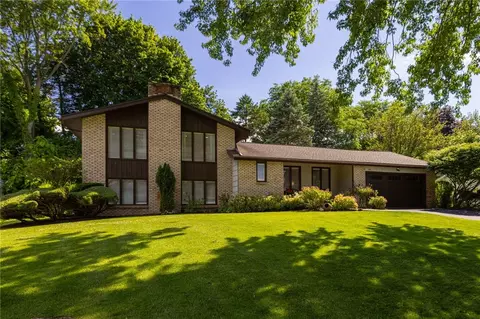 80 Barnfield Rd, Pittsford, NY 14534