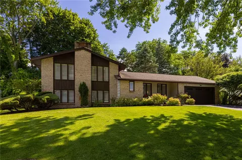 80 Barnfield Rd, Pittsford, NY 14534