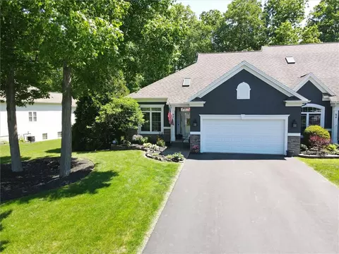 92 Marc Mar, Gates, NY 14606
