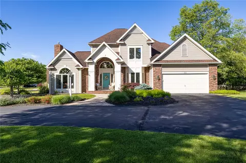 66 Churchview Ln, Pittsford, NY 14534