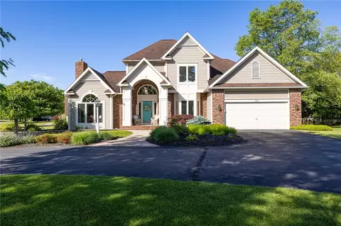 66 Churchview Ln, Pittsford, NY 14534