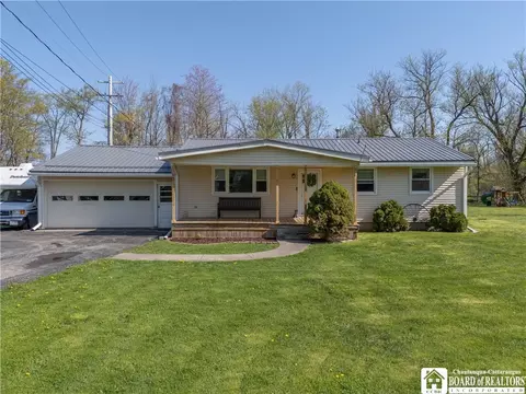 10 Fourth St, Hanover, NY 14062