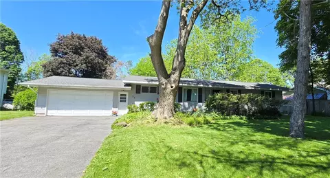 20 Scenic Cir, Ogden, NY 14624