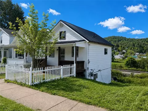 50 Rochester St, Bradford, PA 16701