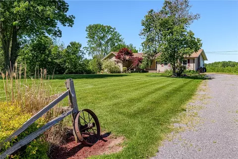 965 Johnson Rd, Riga, NY 14428