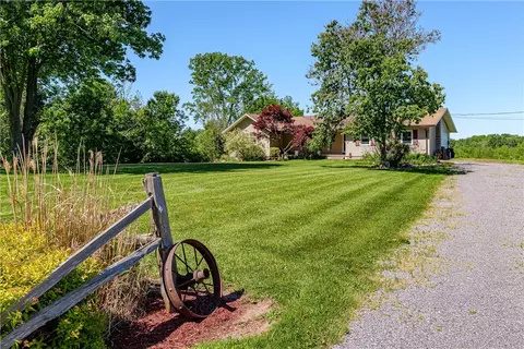 965 Johnson Rd, Riga, NY 14428