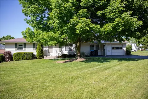 290 Sandalwood Dr, Greece, NY 14616