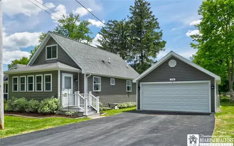 178 Front St, Busti, NY 14750