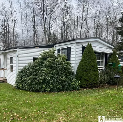8 Brookside Estates Dr, Jamestown, NY 14701