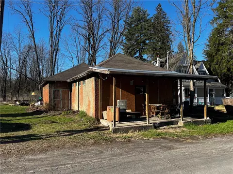 17 Main St, Lockwood, NY 14859