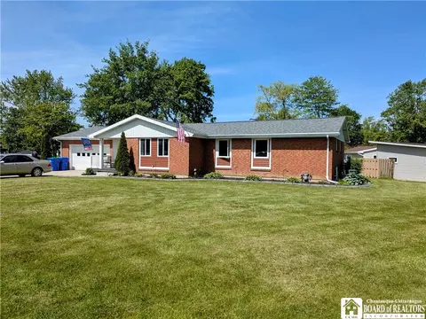 1633 Lakeview Rd, Lake View, NY 14085