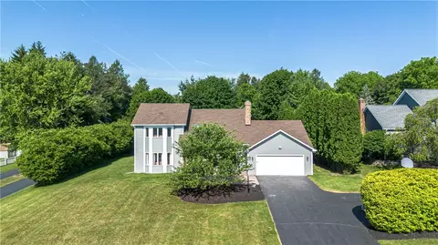 29 Ironwood Dr, Perinton, NY 14450