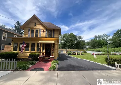18 W 10th St, Jamestown, NY 14701