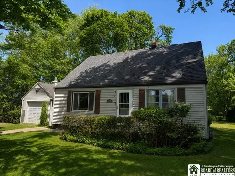 40 Cottage St, Pomfret, NY 14063