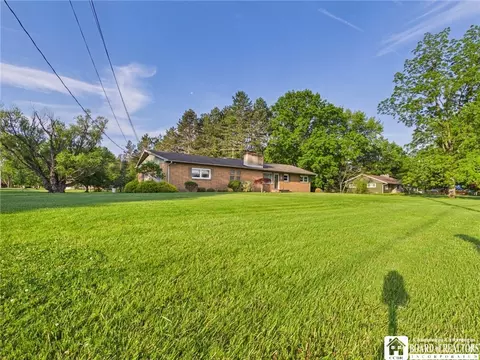 4547 Berry Rd, Pomfret, NY 14063