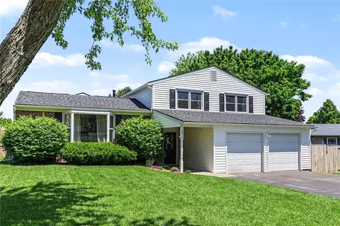 5816 Walnut Dr, Farmington, NY 14425