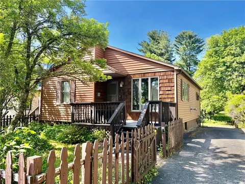 8 Blanchard Ave, Oneonta, NY 13820